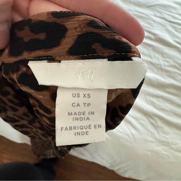 Leopard print blouse 🐆 - Picture 6 of 8